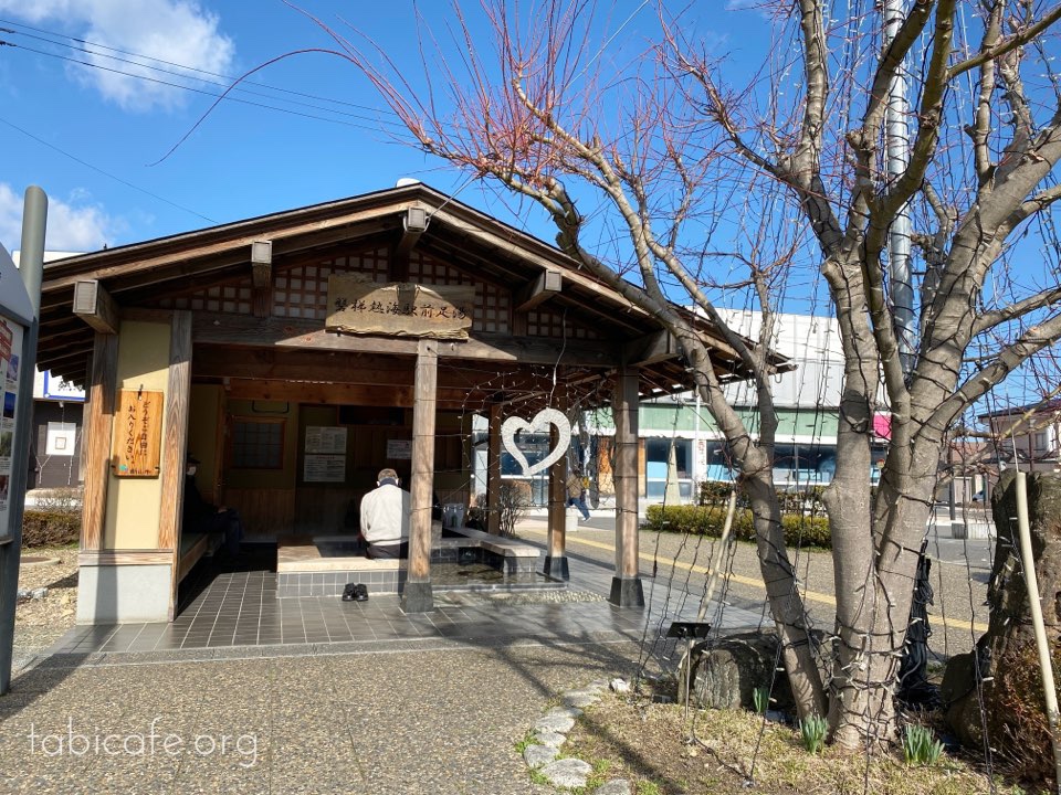 駅での待ち合わせも苦にならない 磐梯熱海の足湯で温泉を堪能しよう たびcafe